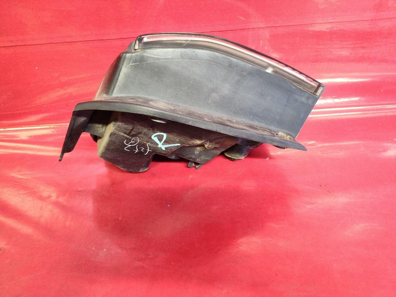 2000-2003 Lexus RX300 Right Passenger OUTER Quarter Mounted Tail Light Lamp