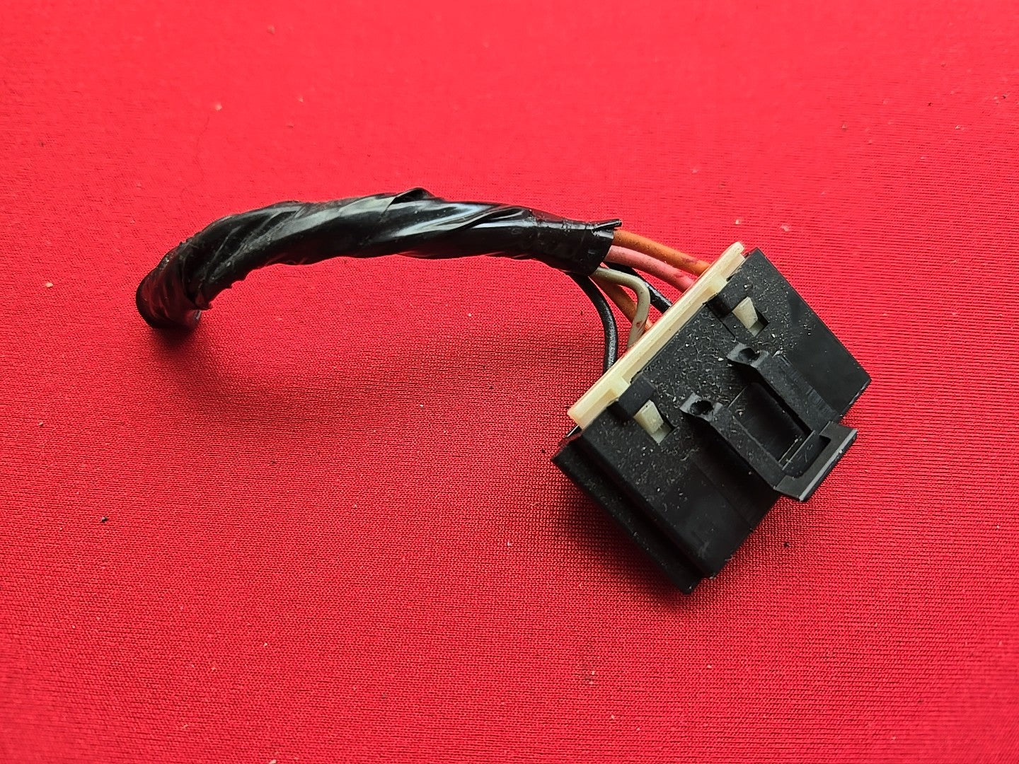 1995-1999 Oldsmobile Aurora Boot Deck Trunk / Fuel Door Release Switch - PIGTAIL