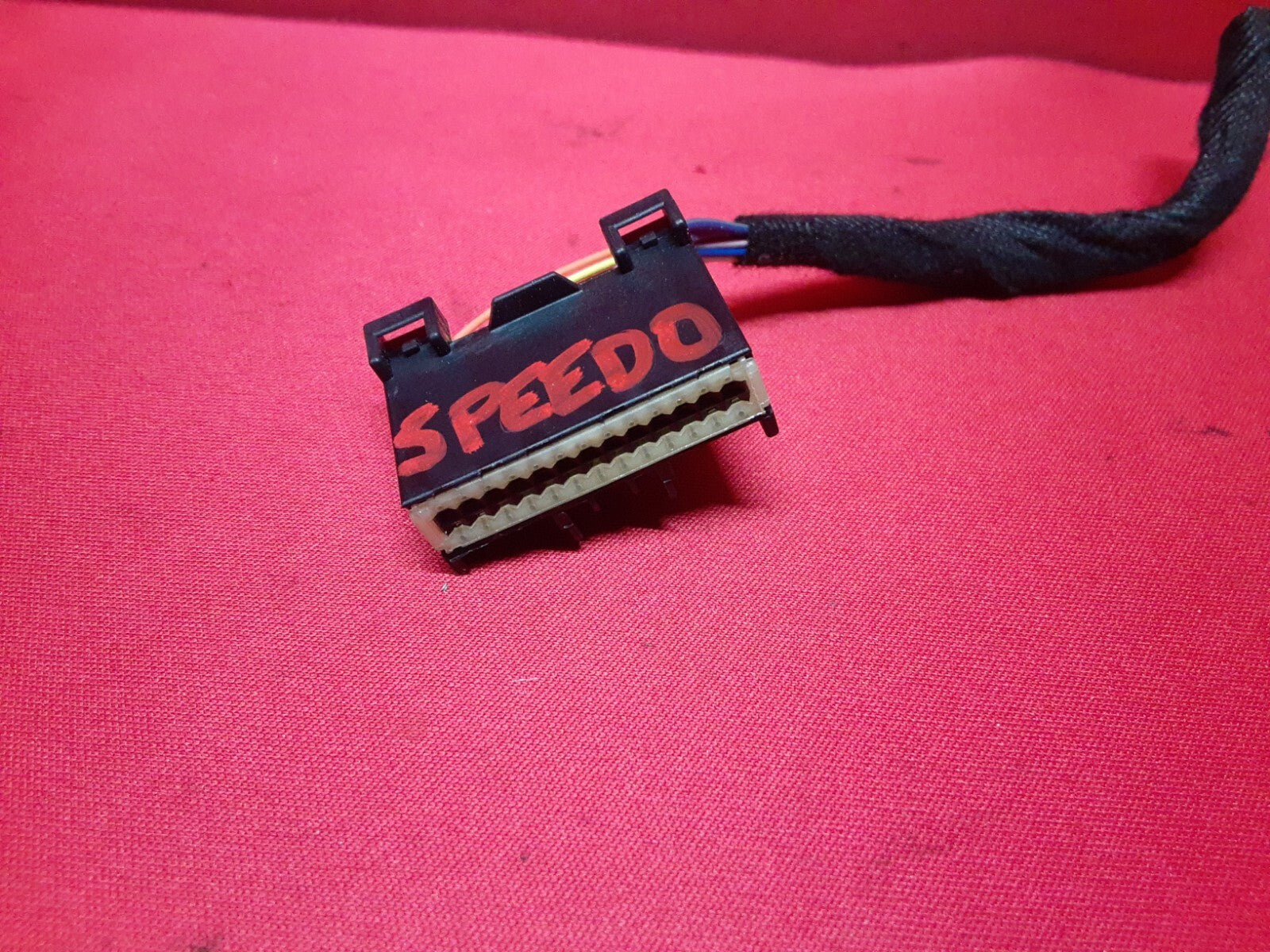 2013 Lincoln MKT Speedometer Instrument Cluster 	DE9Z-10849-AA    PIGTAIL WIRE