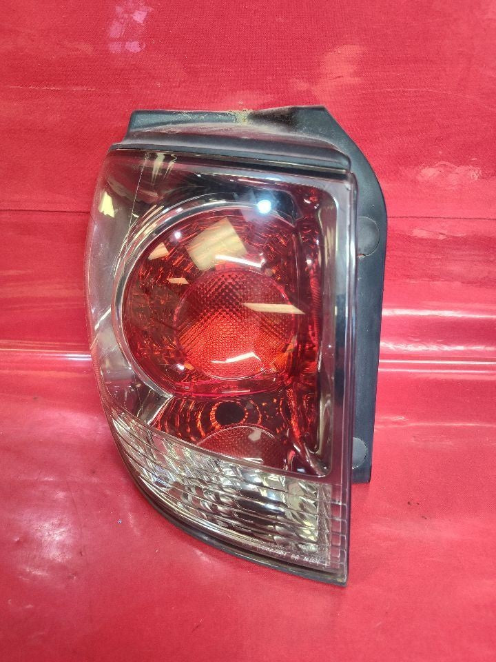 2000-2003 Lexus RX300 Left Driver OUTER Quarter Panel Mounted Tail Light Lamp