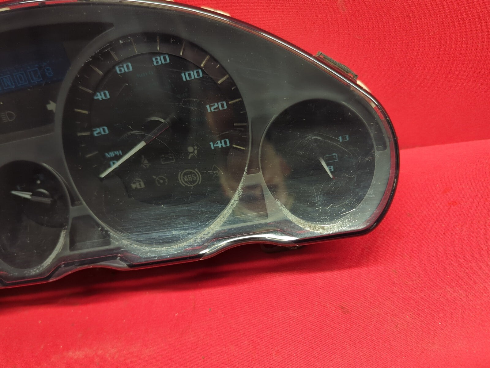 2008 - 2013 Buick Enclave Speedometer Instrument Cluster 25810790 / 23172423