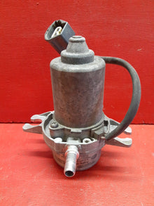 2007 Volvo V50 S40 Brake Vacuum Pump 30793023 / 008989-01