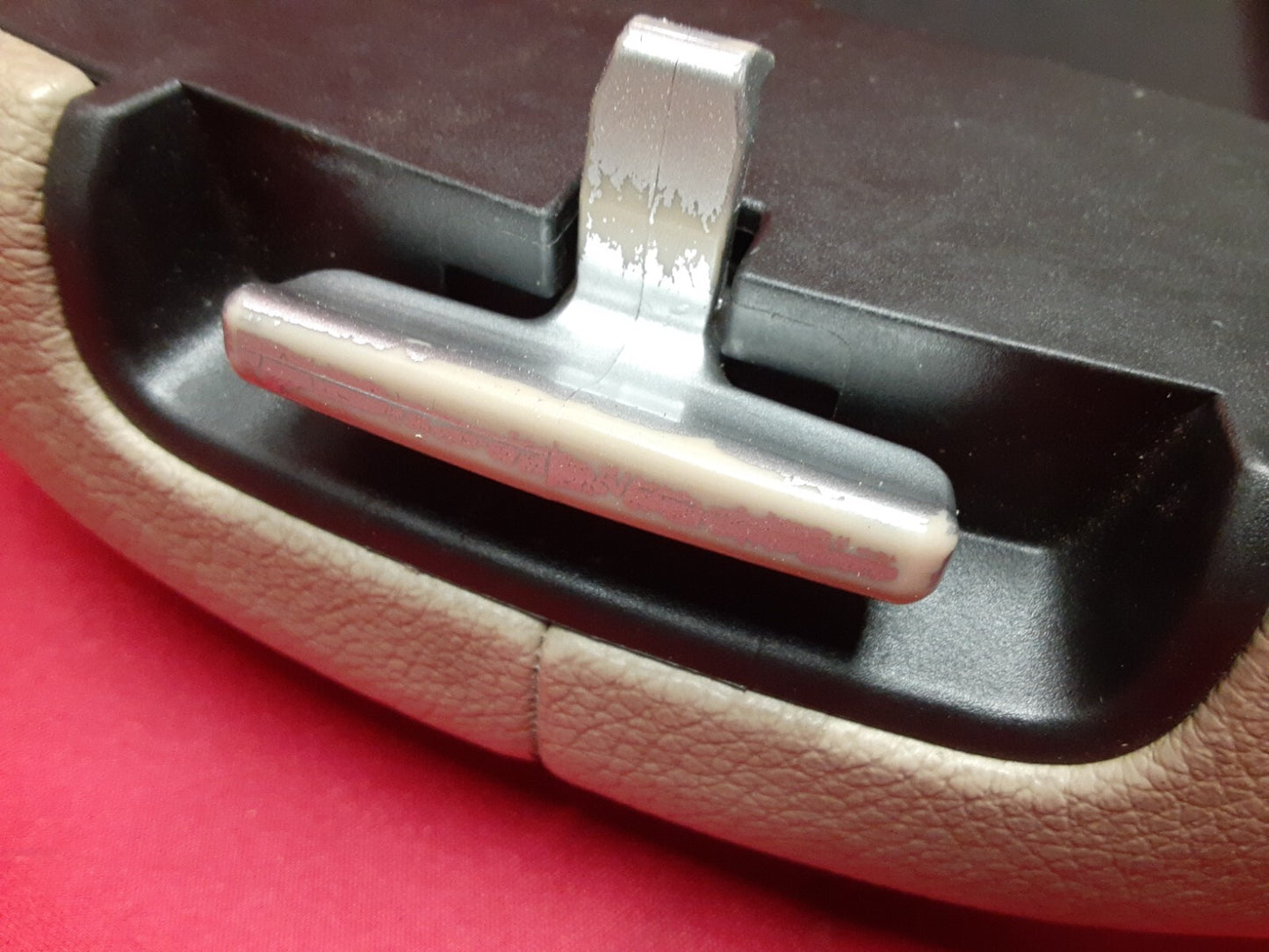 2011 - 2013 Kia Sorento Center Console Arm Rest Lid Beige Tan Vinyl 846602P000J7