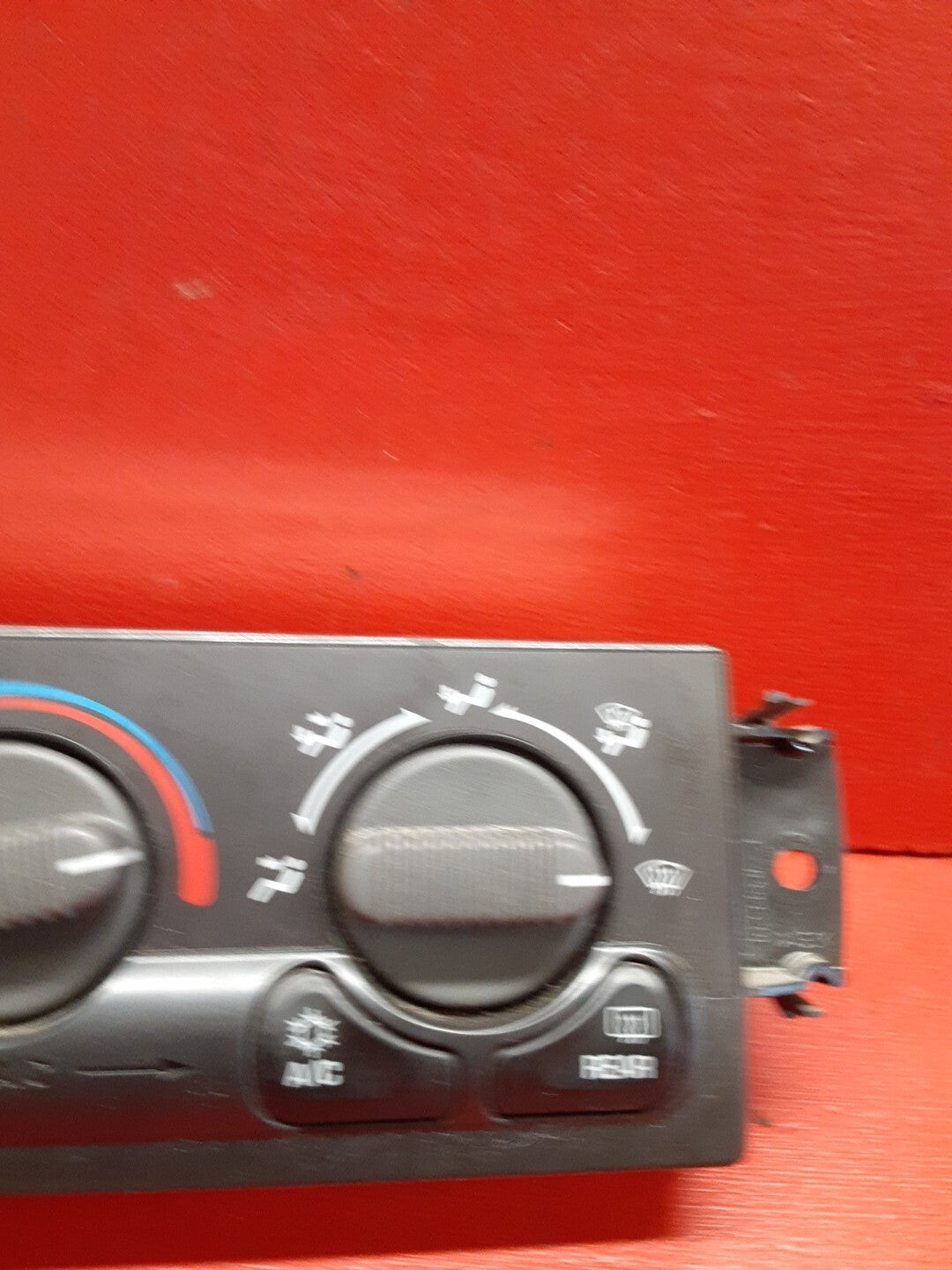 1999-2002 Chevrolet Suburban Climate Heater A/C Control Unit 15054698