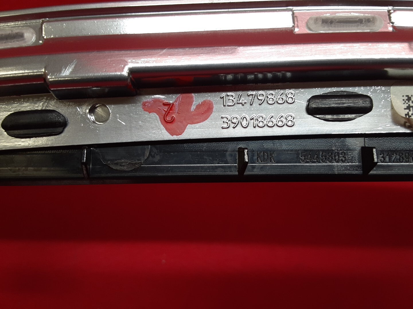 18-20 Buick Regal Sportback TourX Dash Radio Display Screen Trim Bezel Molding