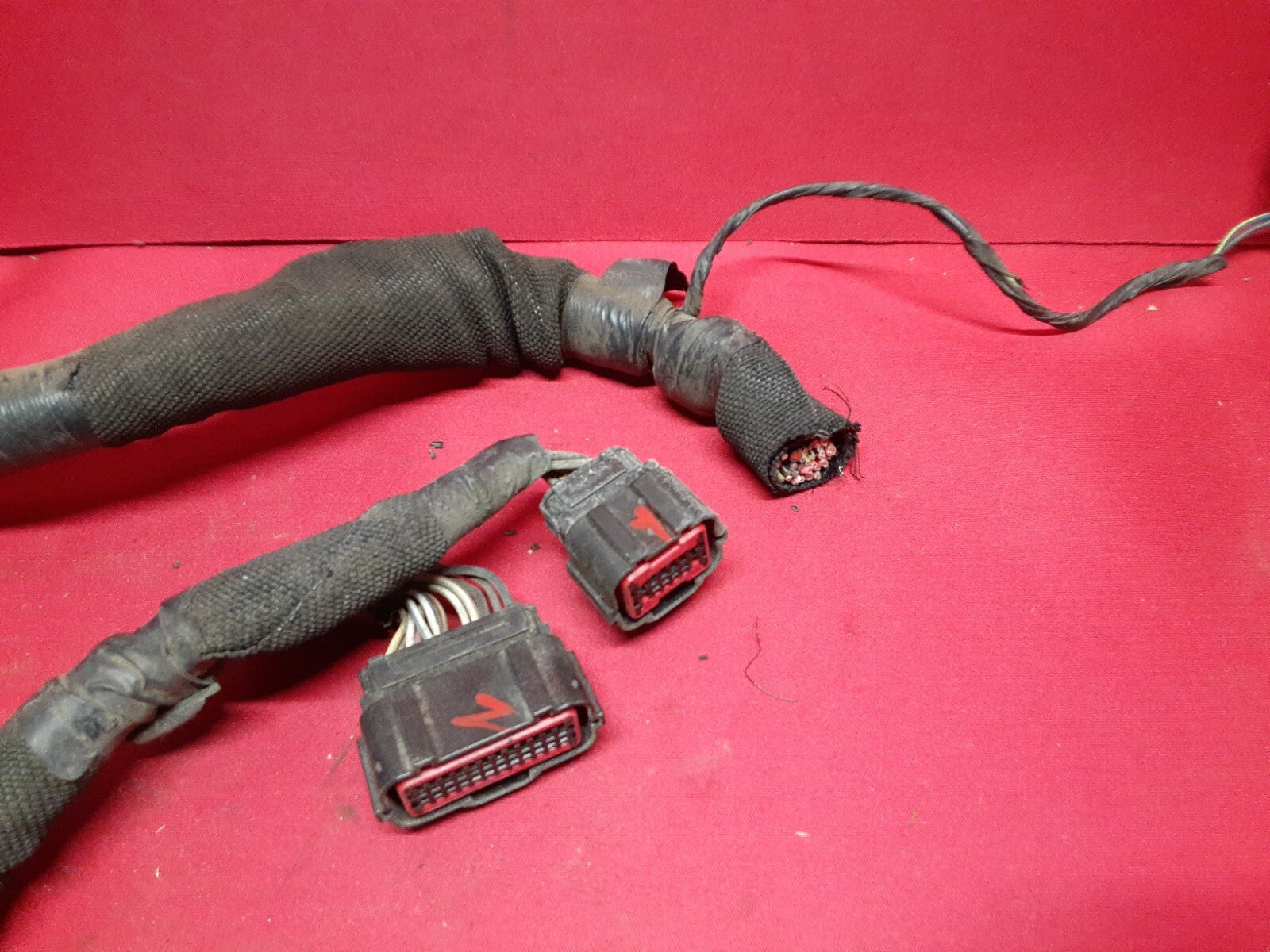 2006 Jeep Grand Cherokee & Commander Power Distribution Box 4692084AB  PIGTAILS
