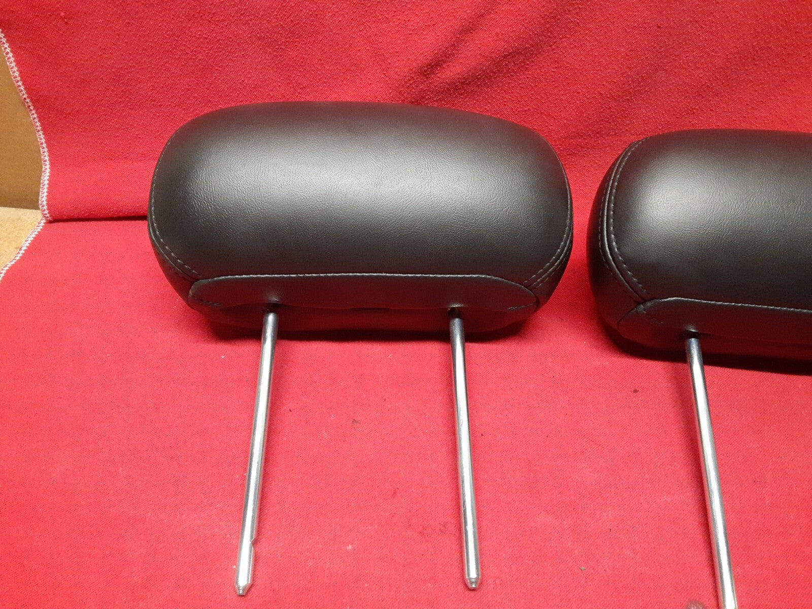 2002 - 2006 GMC Envoy Chevrolet Trailblazer SECOND ROW Set Ebony Black LEATHER