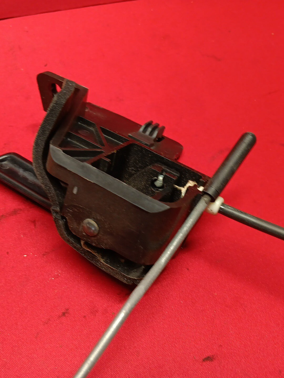 2004 - 2007 Freestar & Monterey RIGHT PASSENGER FRONT Door Latch 6F2Z-1621812-AA