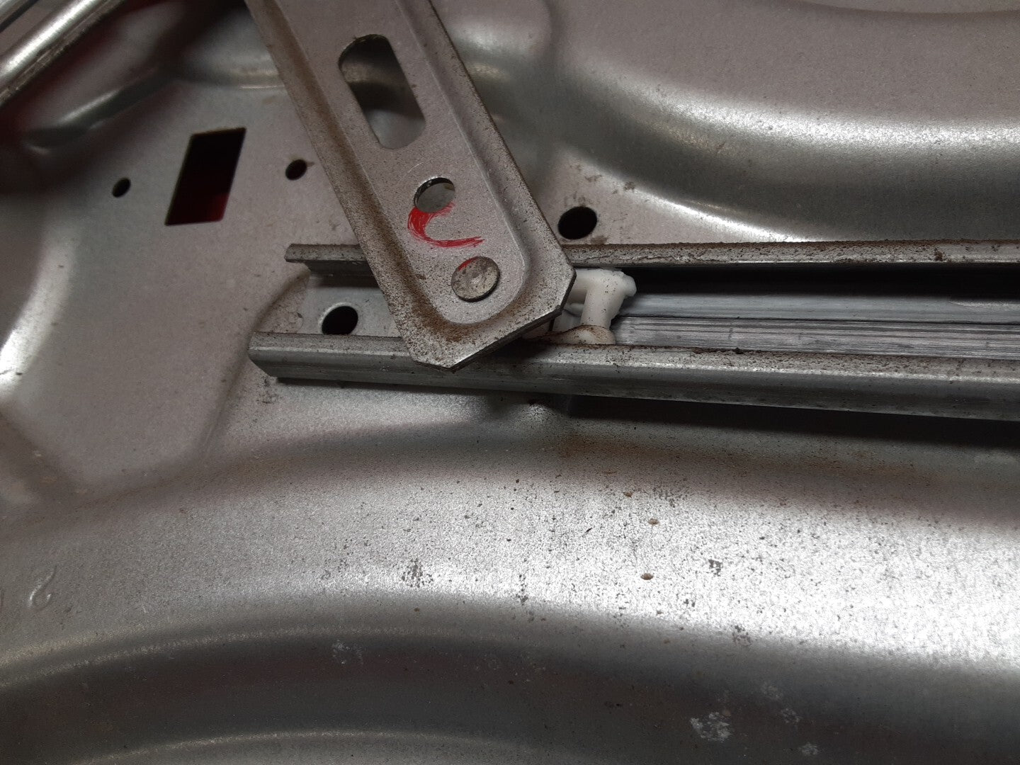 2010 2011 Kia Soul FRONT LEFT DRIVER SIDE Window Regulator Assembly 824012K000