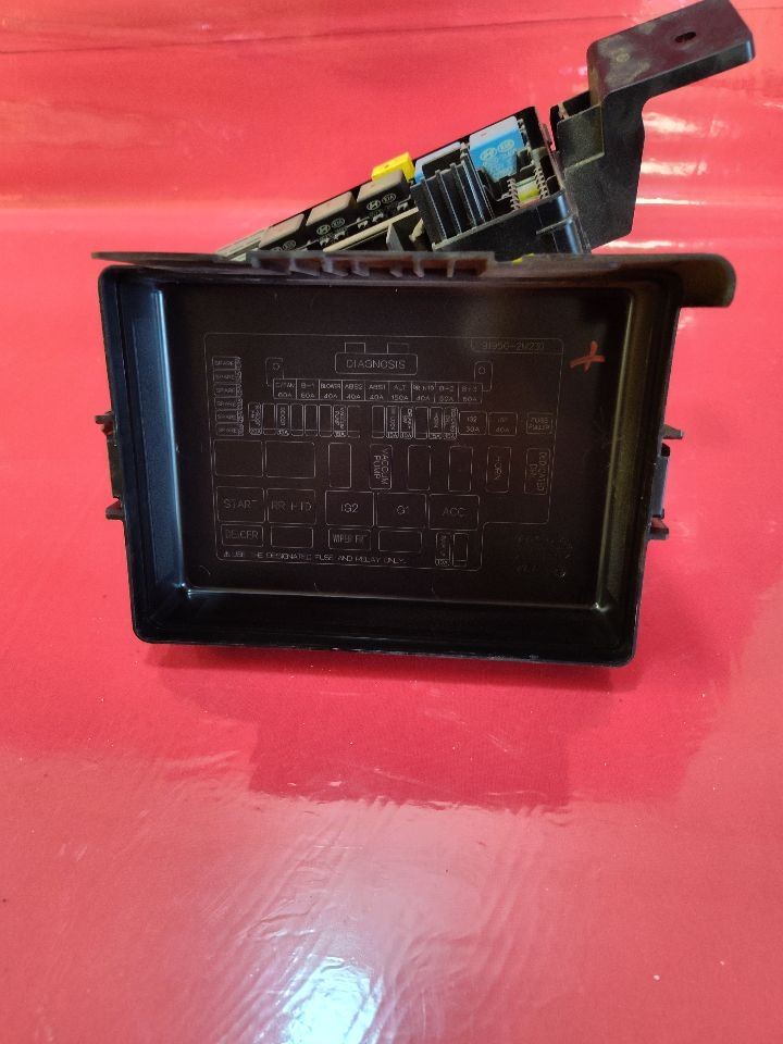 13-16 Hyundai Genesis Coupe 3.8L V6 Engine Compartment Fuse Box Junction Block