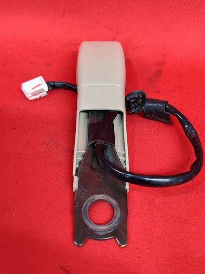 2001-2005 Lexus GS300 GS430 Front Left Driver Seat Belt Buckle SINGLE PLUG
