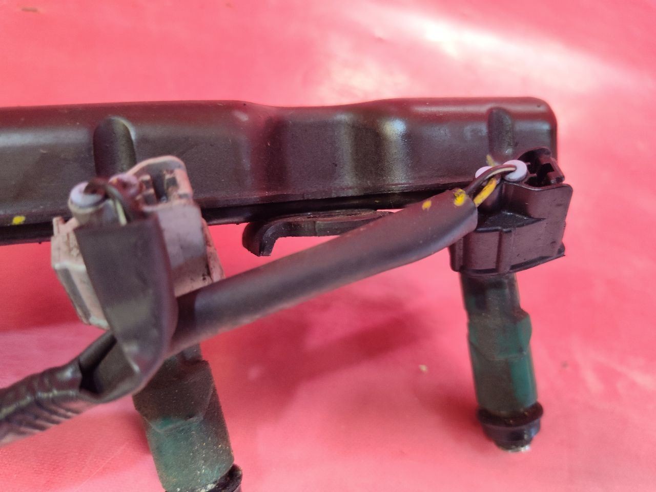 2001-2003 Toyota Prius Fuel Injector Rail Ramp w/ Injectors 23814-21040