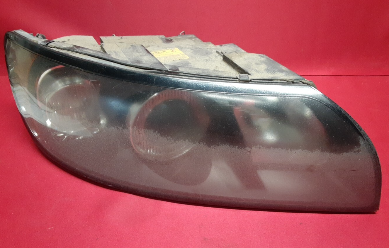 2004 - 2007 Volvo S40 05-07 V50 RIGHT PASSENGER Headlight Lamp HALOGEN 31335216