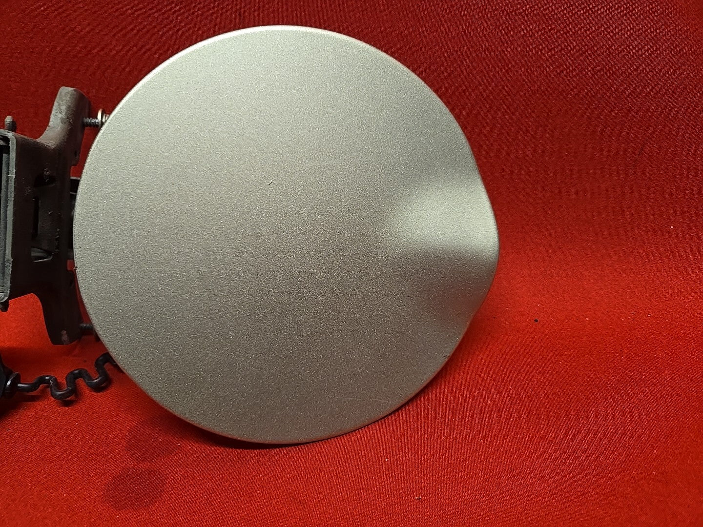 2004 2005 2006 GMC Envoy & XL Gas Fuel Filler Door Lid  15U CASHMERE METALLIC