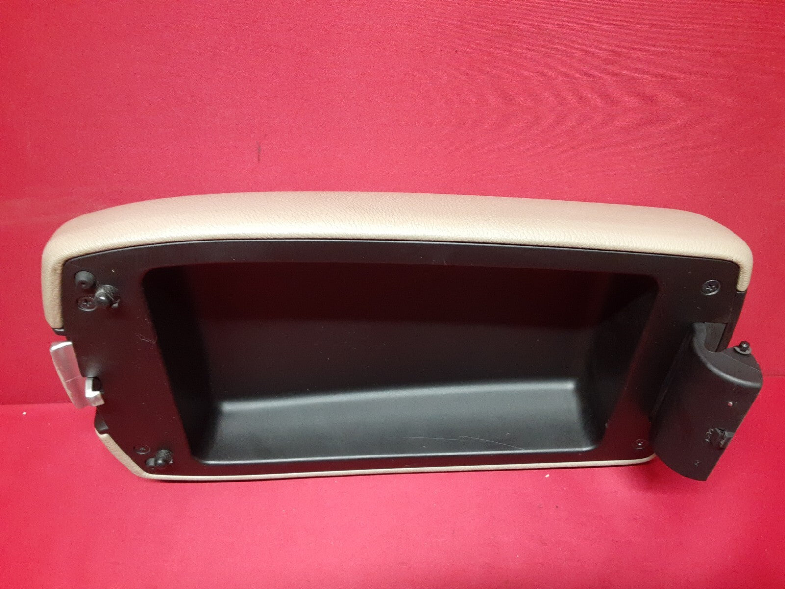 2011 - 2013 Kia Sorento Center Console Arm Rest Lid Beige Tan Vinyl 846602P000J7