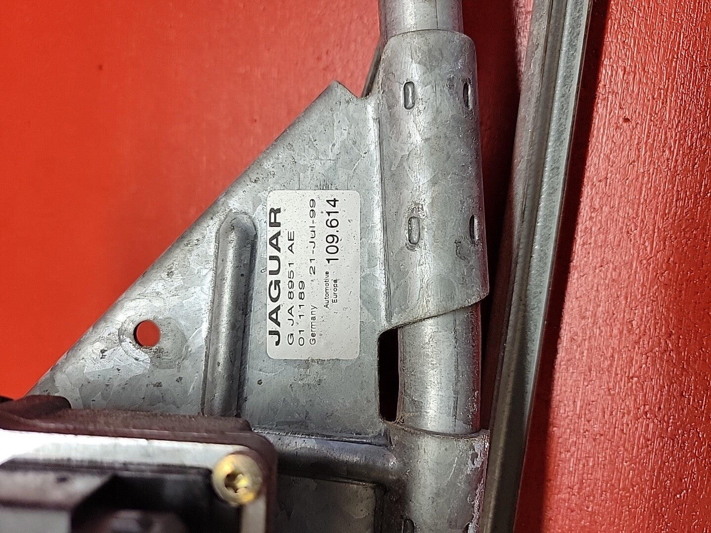 1997-2006 Jaguar XK XJ Coupe Convertible Windshield Wiper Motor Assy. GJA8951AF