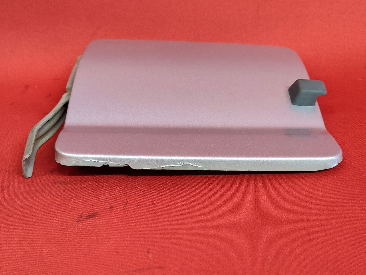 2000-2004 Nissan Xterra Frontier Gas Fuel Filler Door Lid Flap KV8 Silver Ice