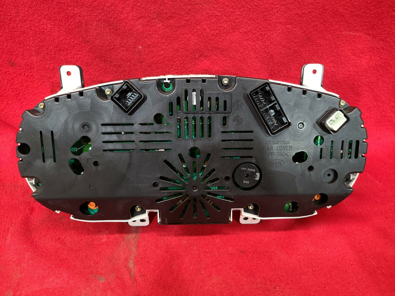 2011 - 2013 Kia Sorento - Instrument Cluster - Speedometer - 94001-1U020