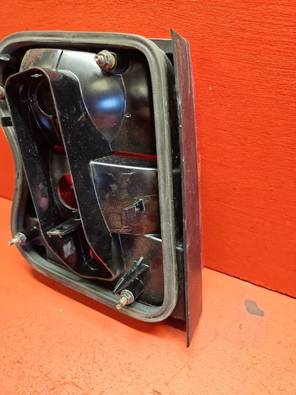 1998 - 2000 Volvo S70 INNER RIGHT PASSENGER SIDE Brake Tail Light Lamp 9157009