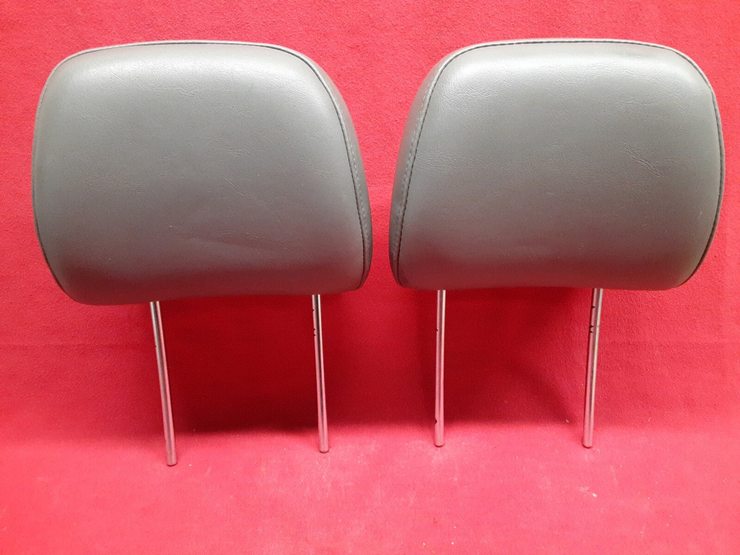 2005 2006 2007 Jeep Grand Cherokee FRONT Leather Medium Slate Gray Headrest SET