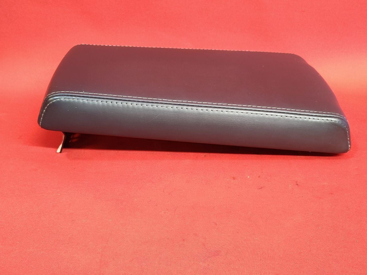 2009-2012 Jeep Liberty Center Console Arm Rest Lid Leather w/ WHITE STITCHING