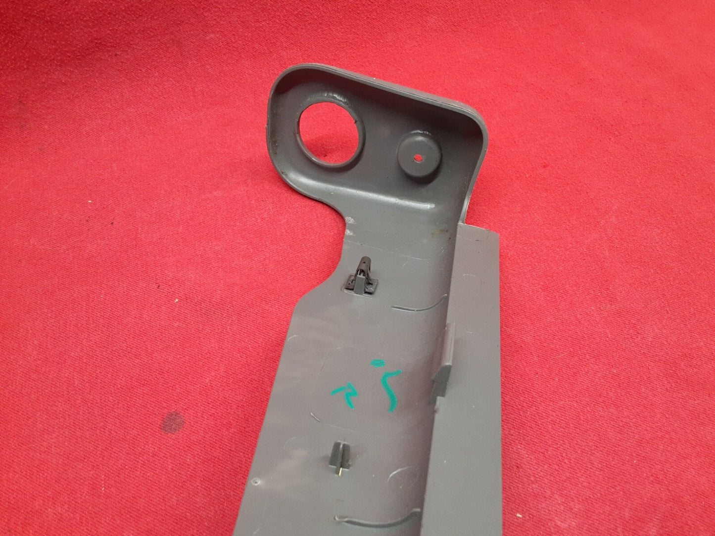 2005 2006 2007 Jeep Grand Cherokee / Commander RIGHT FRONT Seat Track Cover Trim