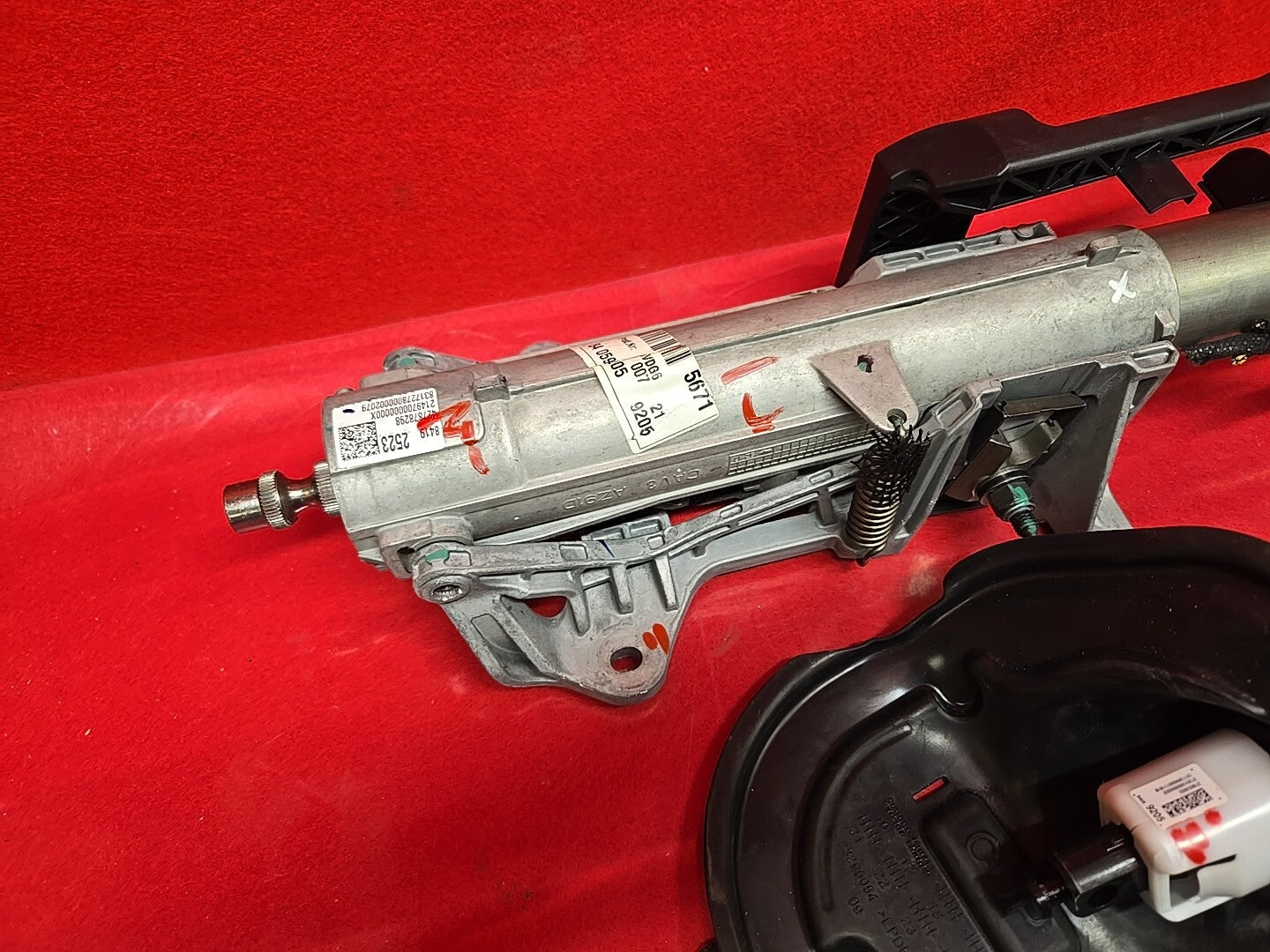 18 Buick Regal Sportback TourX 17-19 Acadia LaCrosse Manual Tilt Steering Column