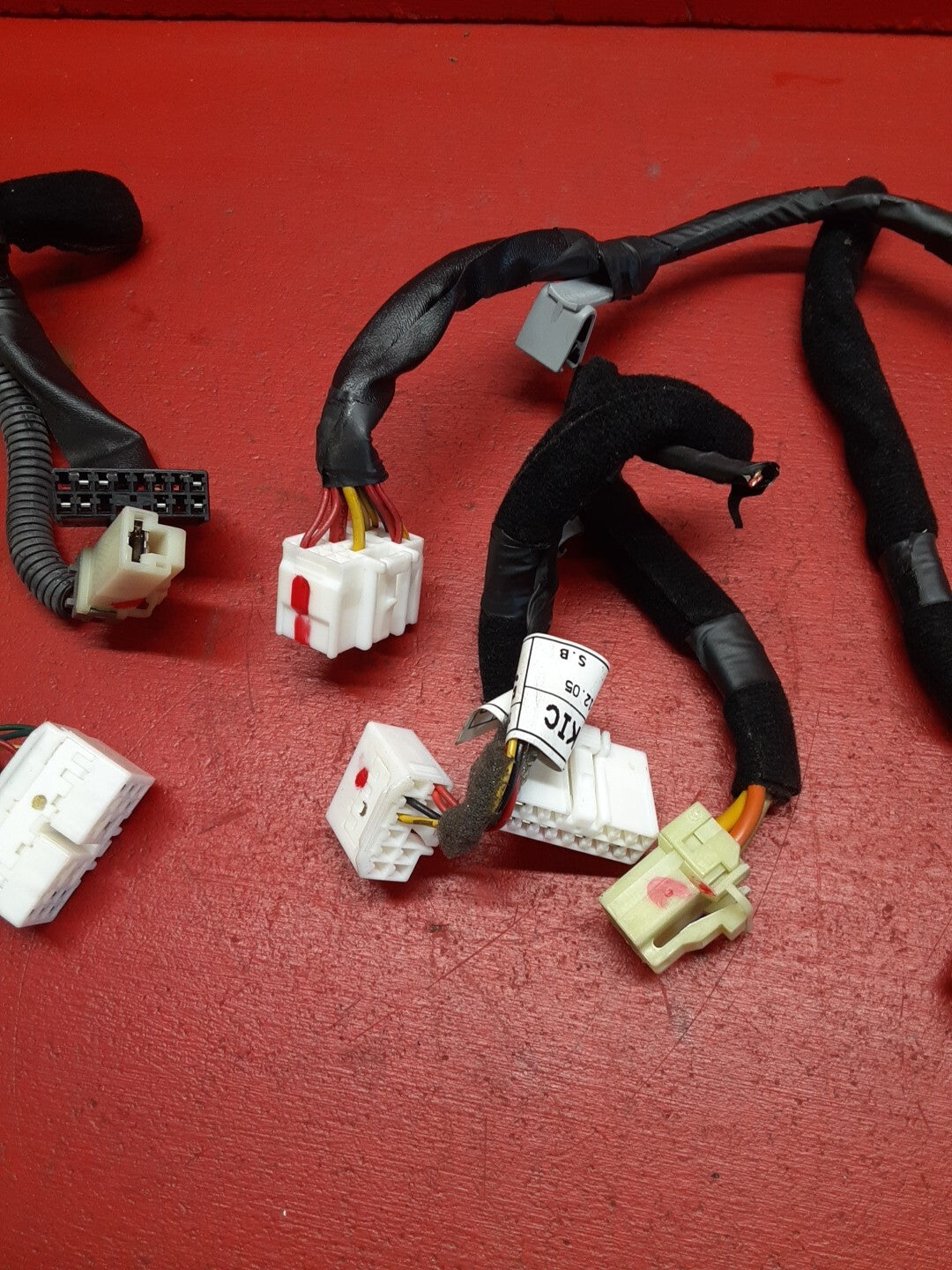 2006 Hyundai Elantra Interior Cabin Fuse Junction Block Pigtails 91110-2D001
