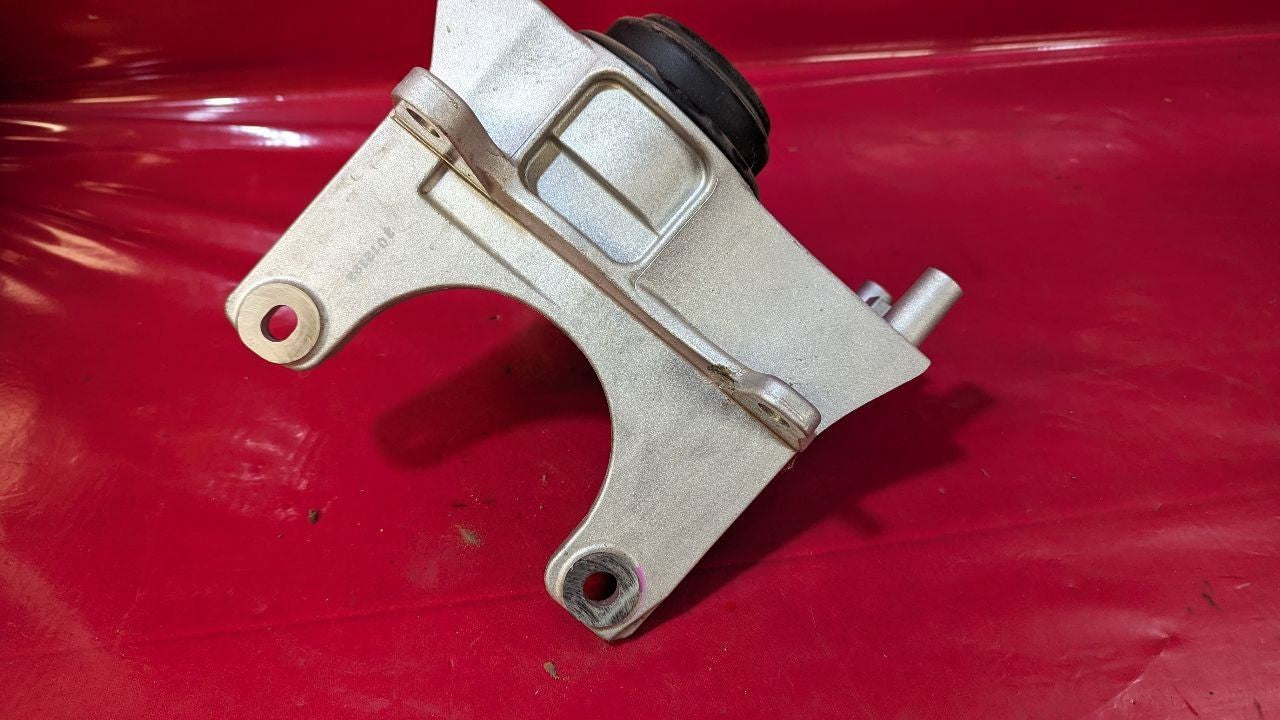 2022-2024 Mitsubishi Outlander RIGHT PASSENGER Engine Transmission Mount Bracket