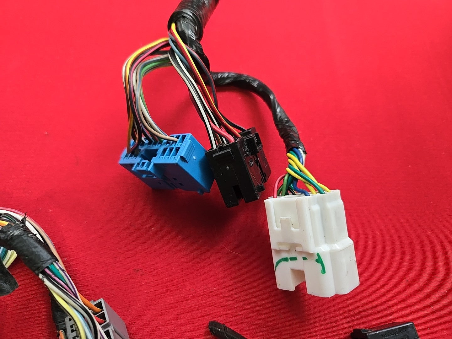 2001-2003 Mazda Tribute / Escape Mariner Interior Cabin Fuse Box - PIGTAIL WIRES