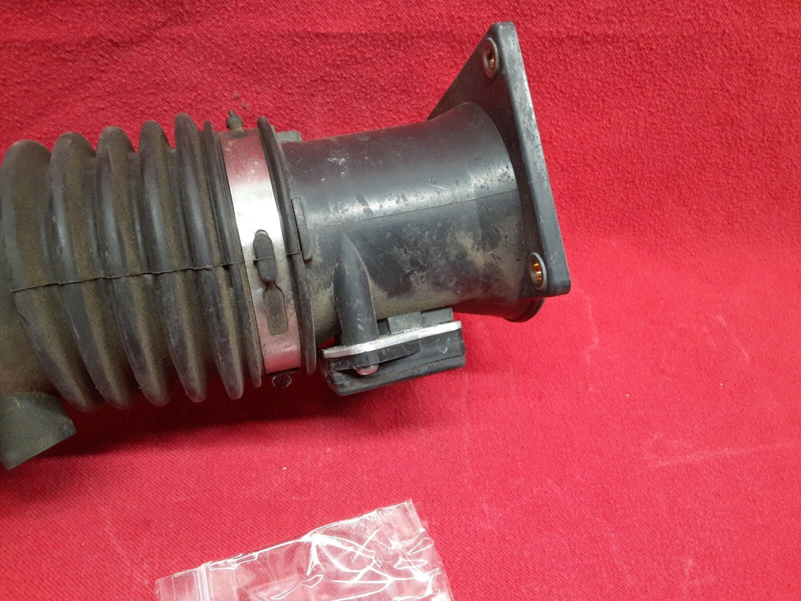 2001 - 2007 Ford Escape Mercury Mariner Mass Air Flow MAF Sensor & Outlet Tube
