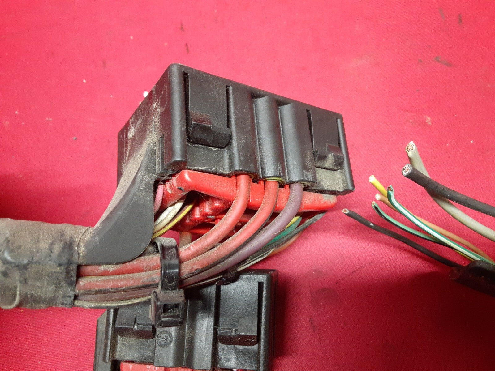 2006 2007 Buick Lucerne & DTS 4.6 V8 Engine Junction Box 15883251 PIGTAIL WIRES