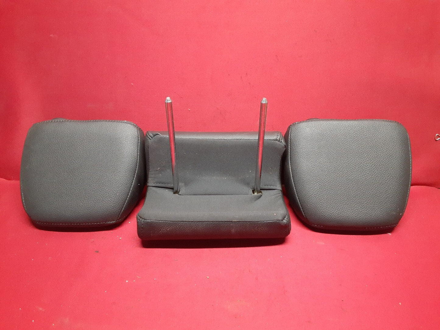 2011 - 2013 Kia Sorento REAR 2nd Row Headrest SET Black Leather 89700-1U120L-AA