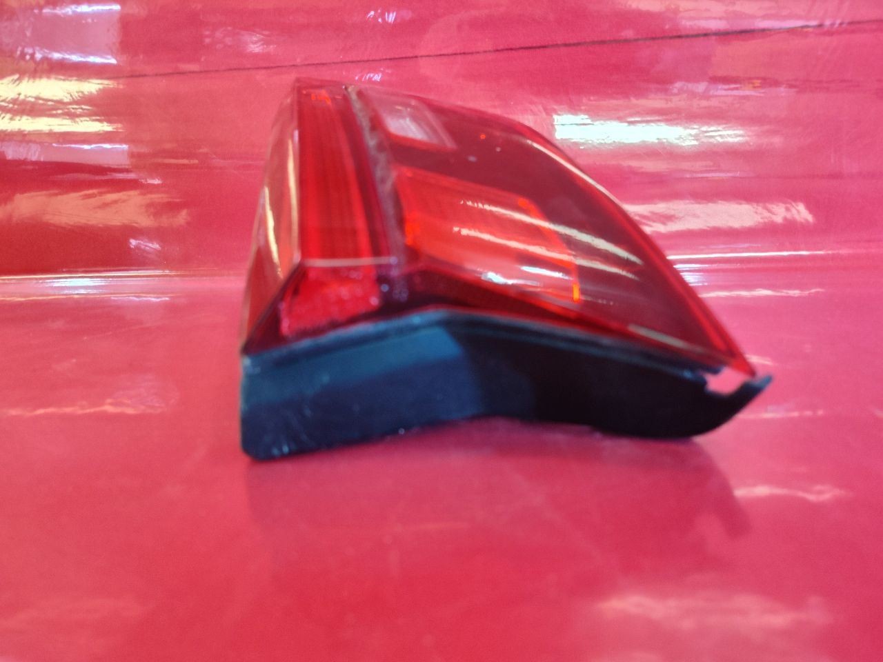 18-24 VW Volkswagen Tiguan LEFT DRIVER Inner Liftgate Mounted Tail Light Lamp