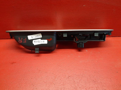 2004 - 2007 Volvo V50 S40 FRONT RIGHT PASSENGER Side Window Switch and Bezel