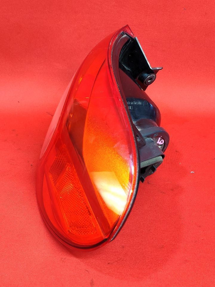 2009-2011 VW Tiguan RIGHT PASSENGER Outer Quarter Mounted Tail Light Lamp