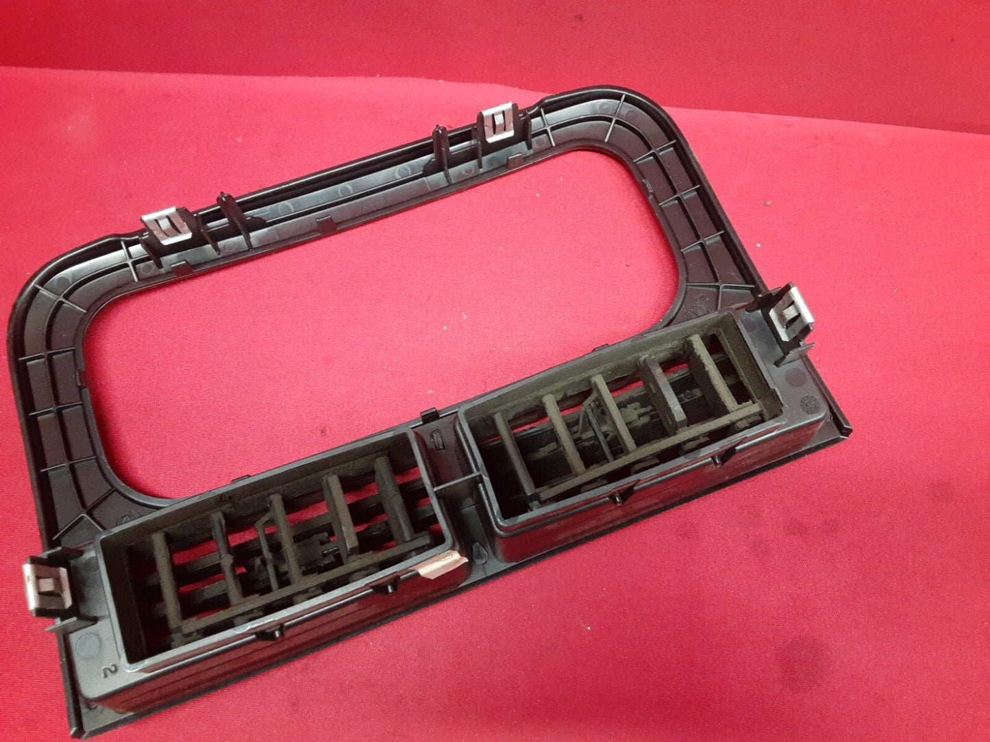 2001 - 2004 Jeep Grand Cherokee Instrument Panel Radio Vent Bezel  55116479AB