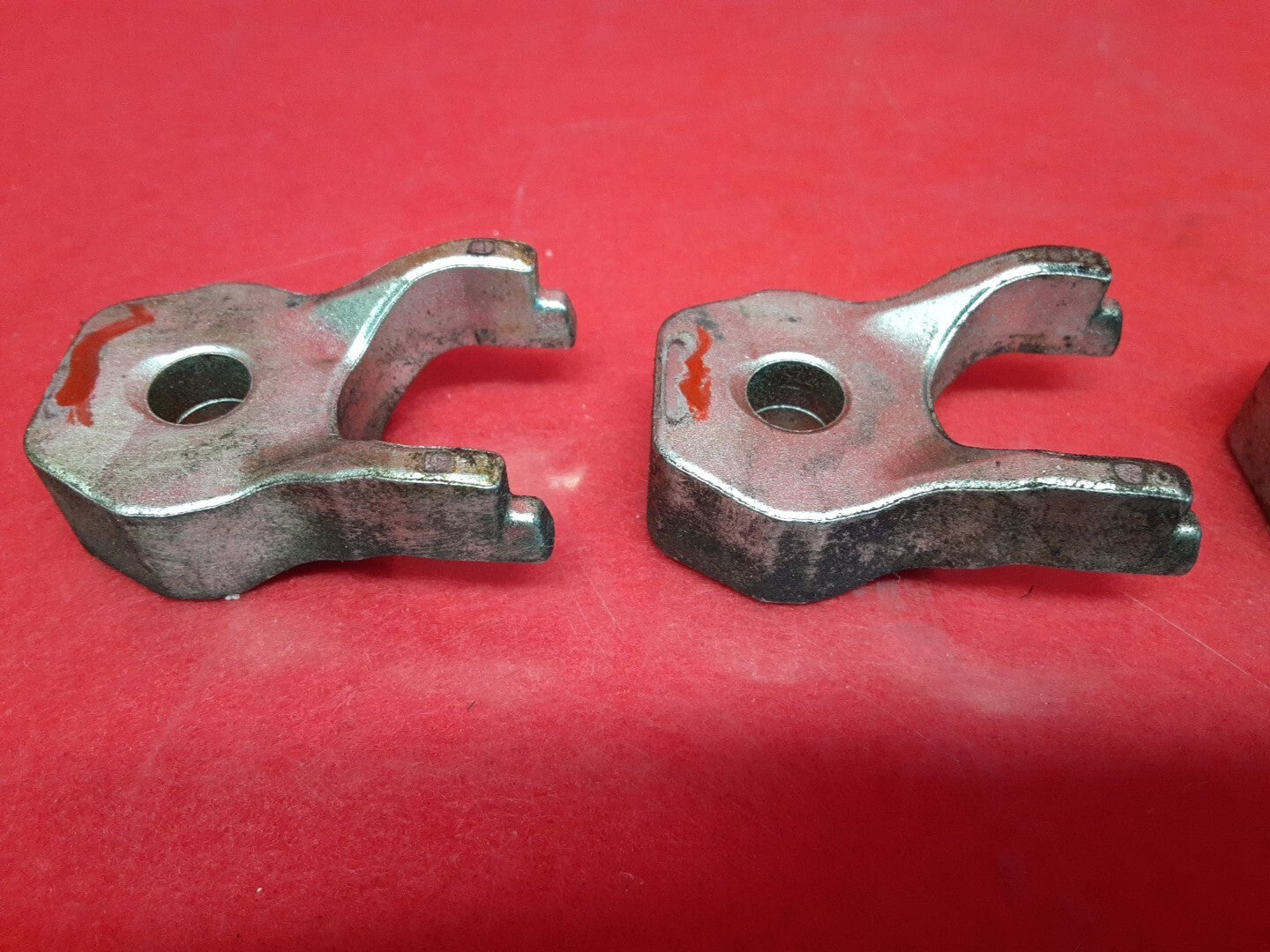 2007 Mazda CX7 CX-7 Fuel Injector Hold Down Bracket Set of 4