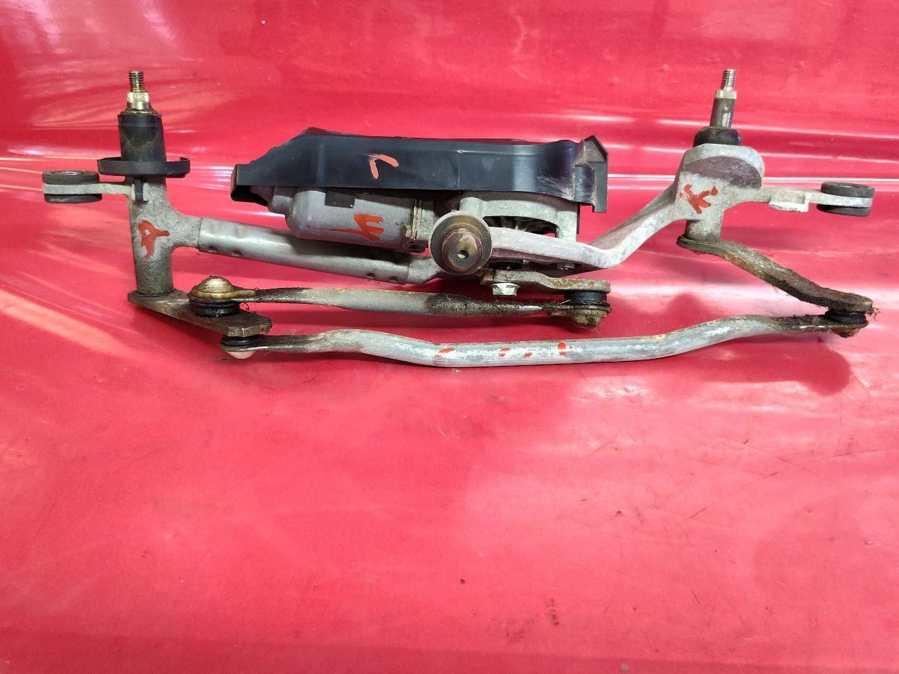 2012-2019 Fiat 500 / Fiat 500e Front Wiper Motor & Transmission Linkage