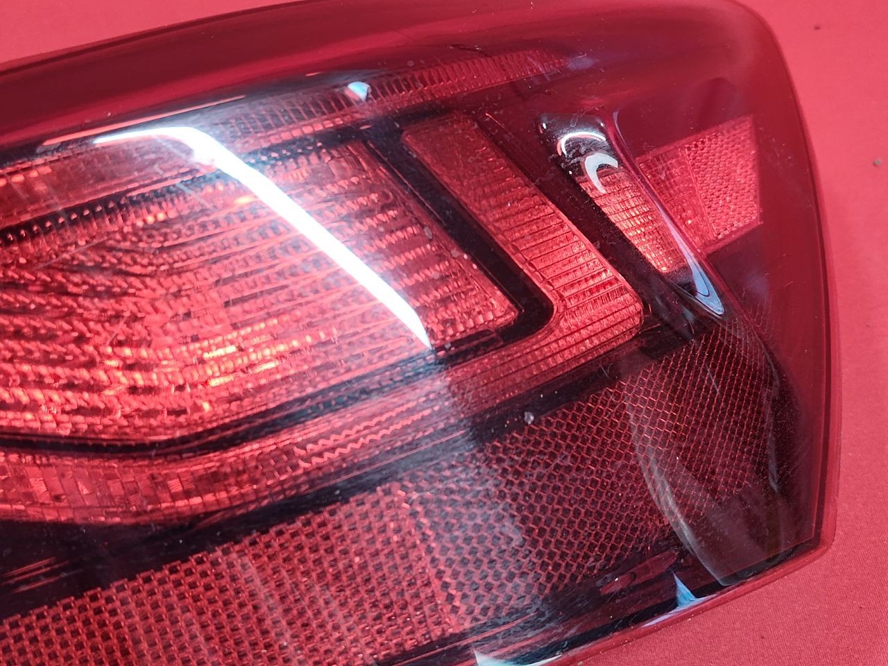 2019-2024 Kia Forte RIGHT PASSENGER OUTER Quarter Incandescent Tail Light Lamp