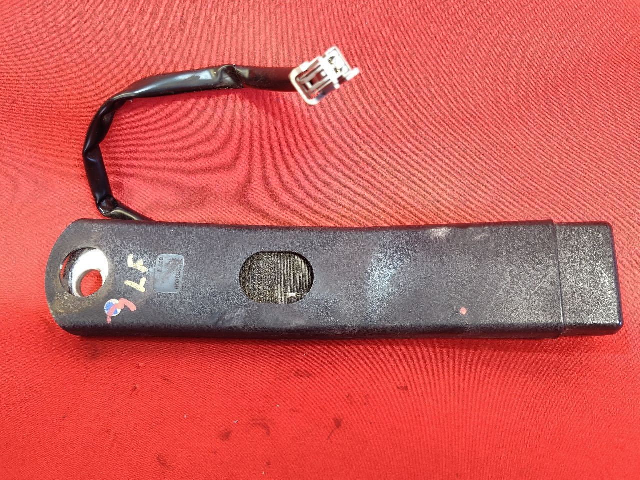 2013-2018 Dodge Ram Pickup FRONT Left -or- Right Seat Belt Buckle Tongue Black
