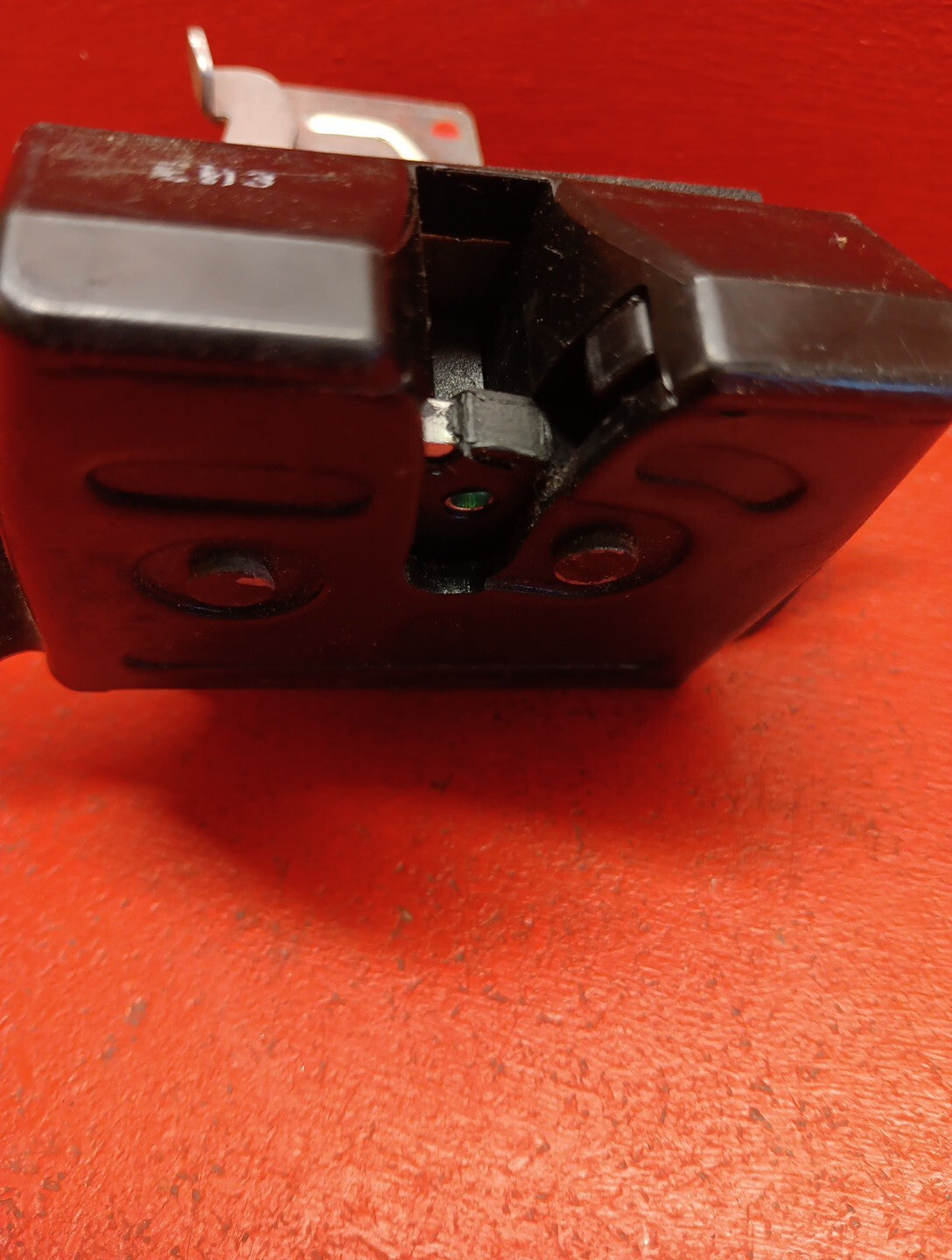2010 - 2013 Kia Soul / 2011 - 2013 Sorento Tailgate Hatch Latch Lock Actuator