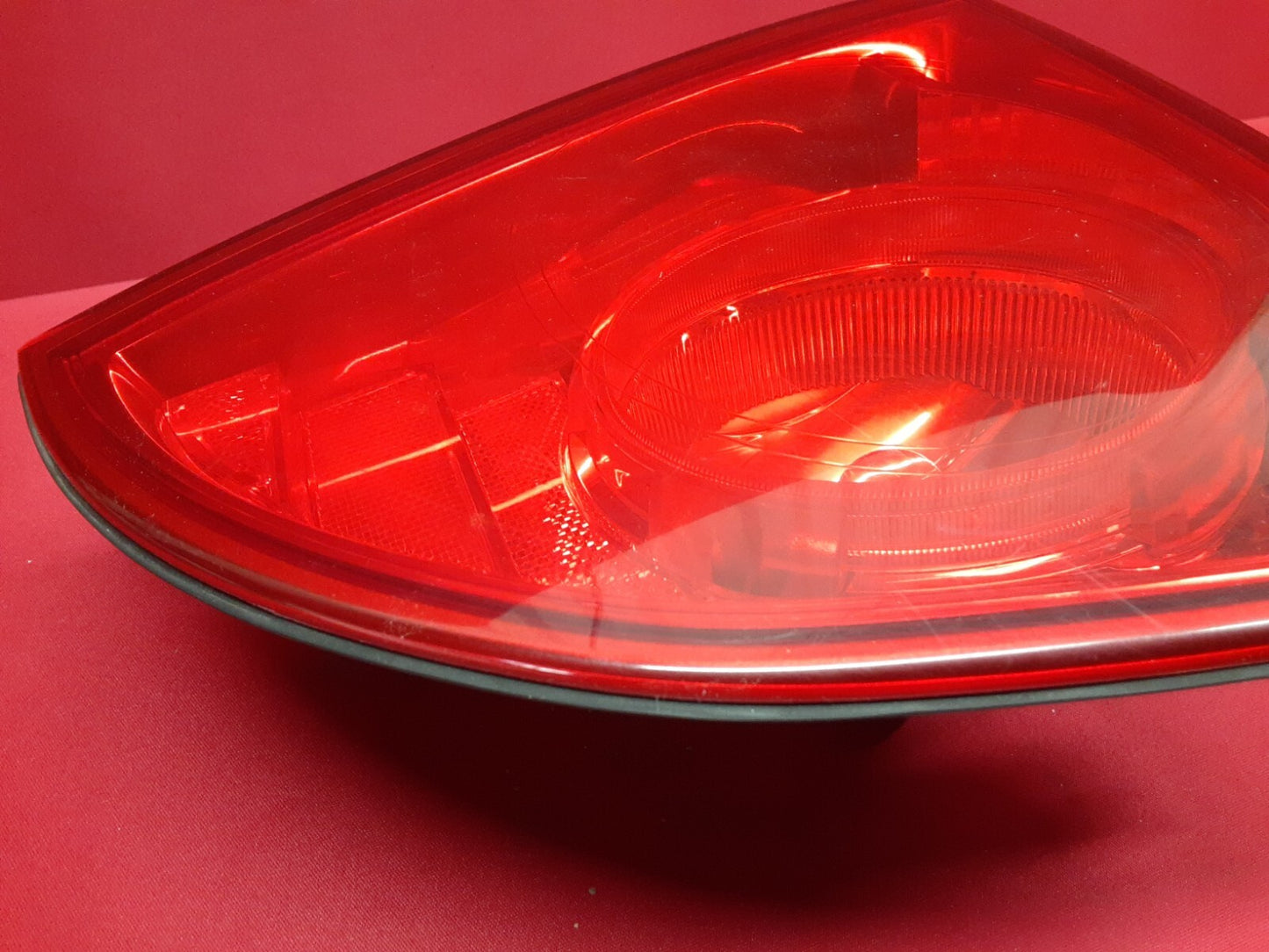 2008 - 2012 Chevy Chevrolet Malibu LEFT OUTER Tail Light Lamp on Body 20914363