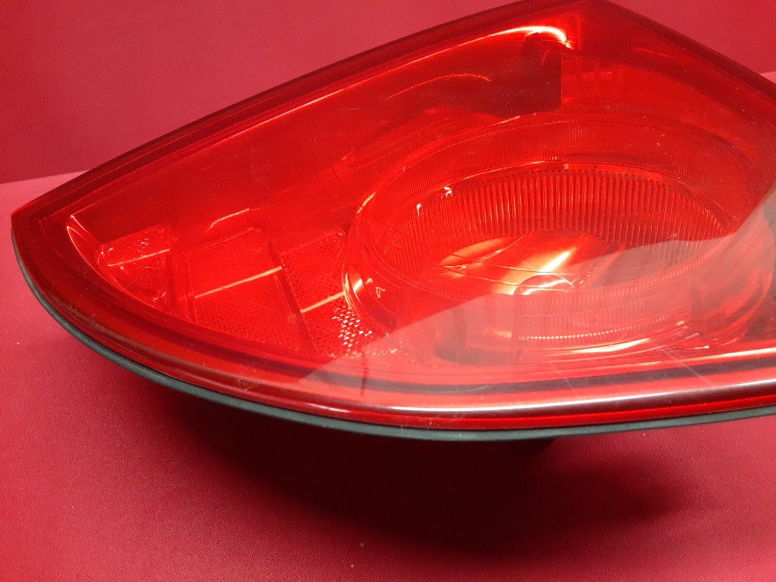 2008 - 2012 Chevy Chevrolet Malibu LEFT OUTER Tail Light Lamp on Body 20914363