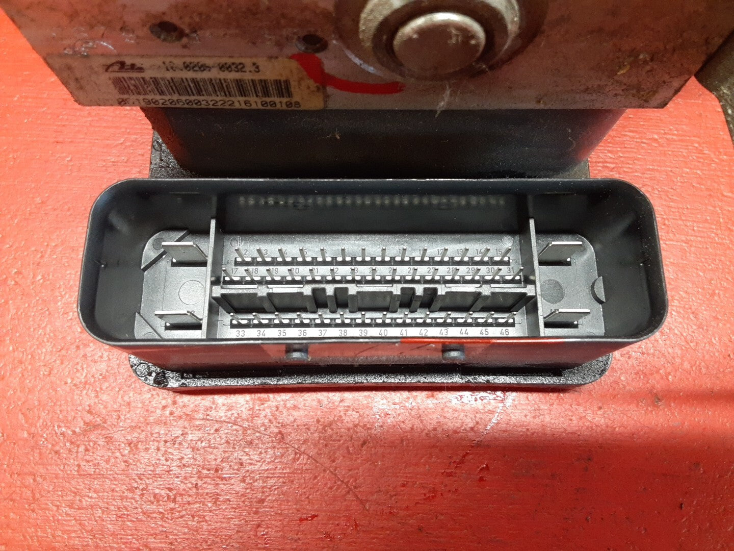 2005 - 2010 Volvo V50 S40 ABS Pump Control Module w/ Bracket 30742666AA 30742657