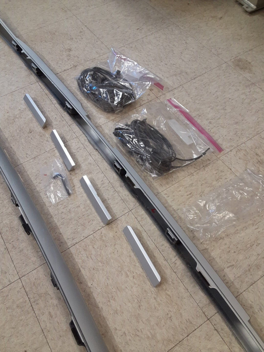 2013 Infiniti JX35 / 2014 Infiniti QX60 Roof Rack Rail Set - K23 Silver Metallic