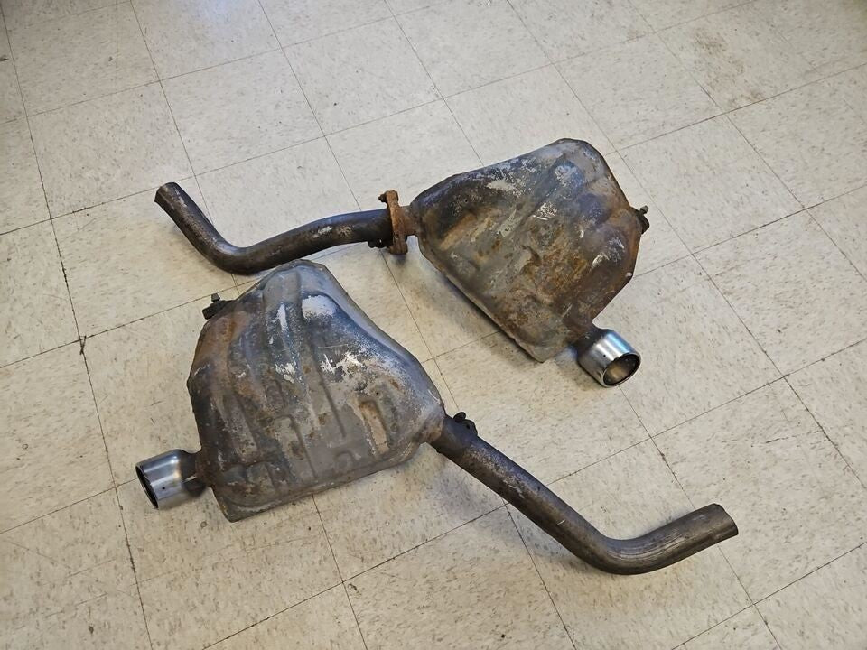 2011 - 2013 Jeep Grand Cherokee 5.7L V8 Left Right Exhaust Muffler Pair w/ Tips