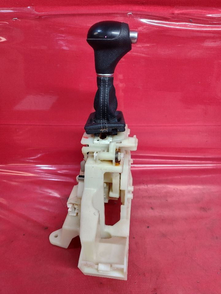 2016-2018 Kia Sorento 6-Spd Automatic Transmission Shifter Lever w/ Leather Knob