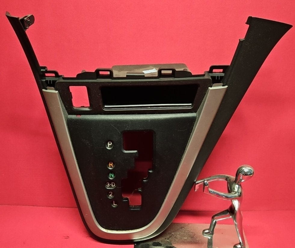 2009 2010 Pontiac Vibe A/T Floor Console Shifter Bezel Trim w/ Cubby 19204492