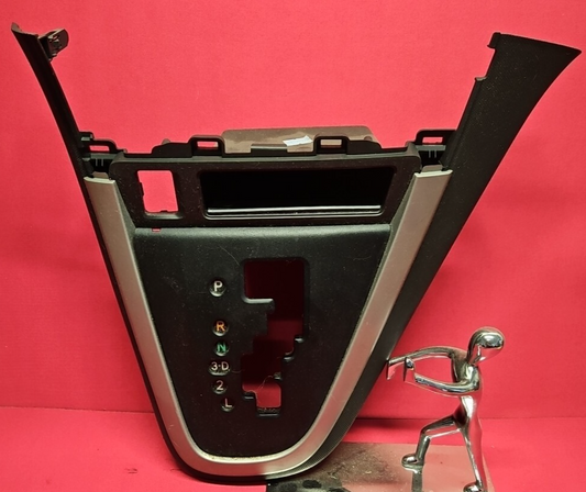 2009 2010 Pontiac Vibe A/T Floor Console Shifter Bezel Trim w/ Cubby 19204492